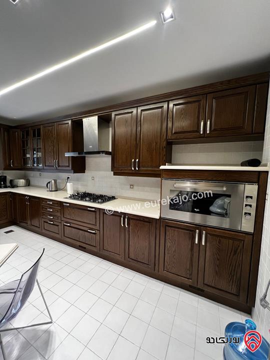 شقة مفروشة طابق أول مساحة 211م للايجار في عمان - ام اذينة