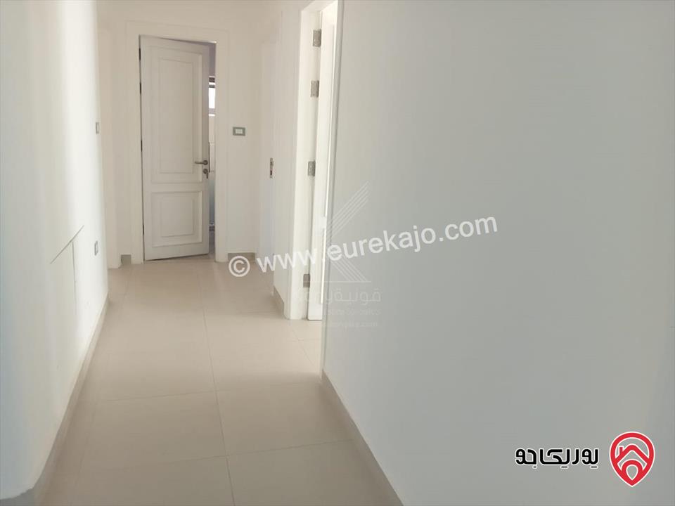 شقة فاخرة طابق أرضي مساحة 320م داخلي و 150م خارجي للايجار في عمان - عبدون