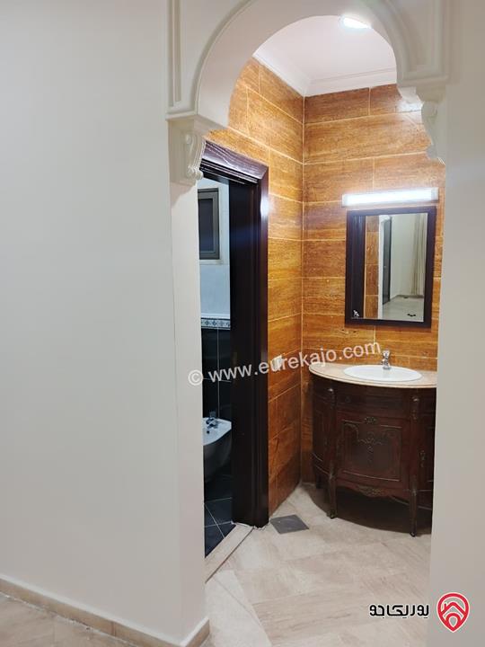 شقة أرضية فاخرة مساحة 300م داخلي و 300م خارجي للايجار في عمان - عبدون