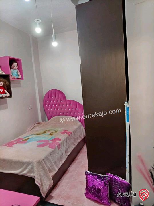 منزل مساحة 210م على أرض 450م للبيع في مخيم الزرقاء قريب من المجمع الجديد 