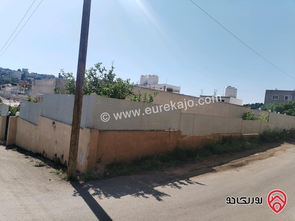 منزلين للبيع بجانب بعض على قطعة ارض واحدة مساحة 1 دونم و 361م في اربد