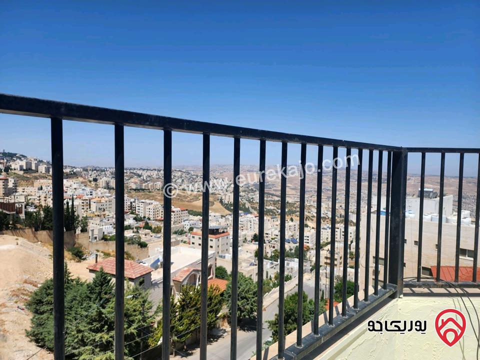 شقة طابق ثالث مساحة 210م مع روف 120م للبيع في عمان - الجبيهة