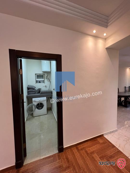 شقة أرضية مفروشة 200م مع حديقة وترسات 150م للبيع في جبل عمان 