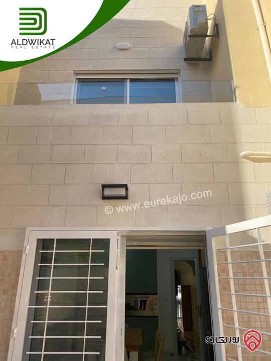  شبه فيلا متلاصقة مفروشة للبيع في عمان - ام السماق مساحة الارض 150م ومساحة البناء 180م بسعر مغري 