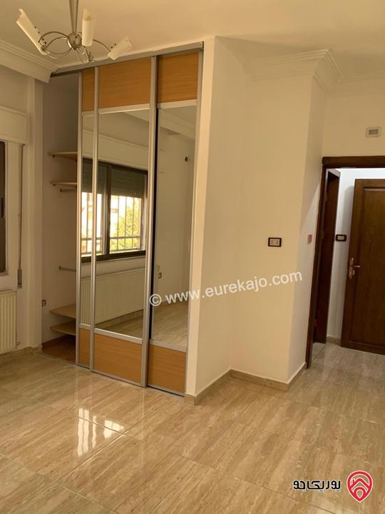 شقة طابق ثالث مساحة 200م للايجار في عمان - خلدا