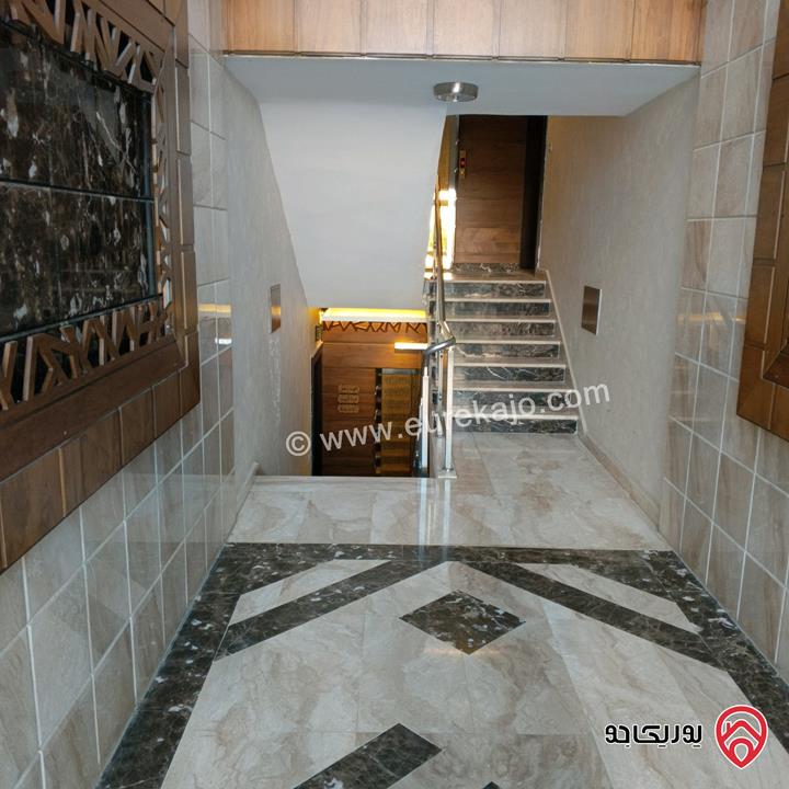 شقة تسوية للبيع في عمان - خلدا / العوجانية مساحة داخلية 180متر ومساحة خارجية 170متر