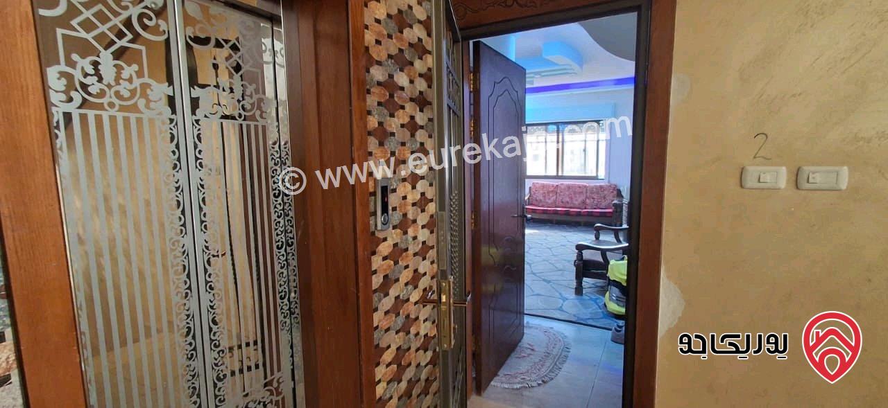 شقة أرضية مرتفعة مساحة 150م للبيع في عمان - طبربور