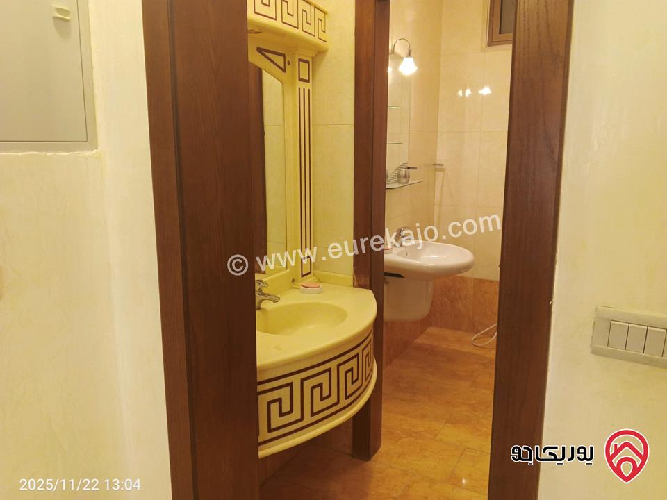 شقة طابقية مساحة 300م للبيع مفروشة في عمان - أم أذينة