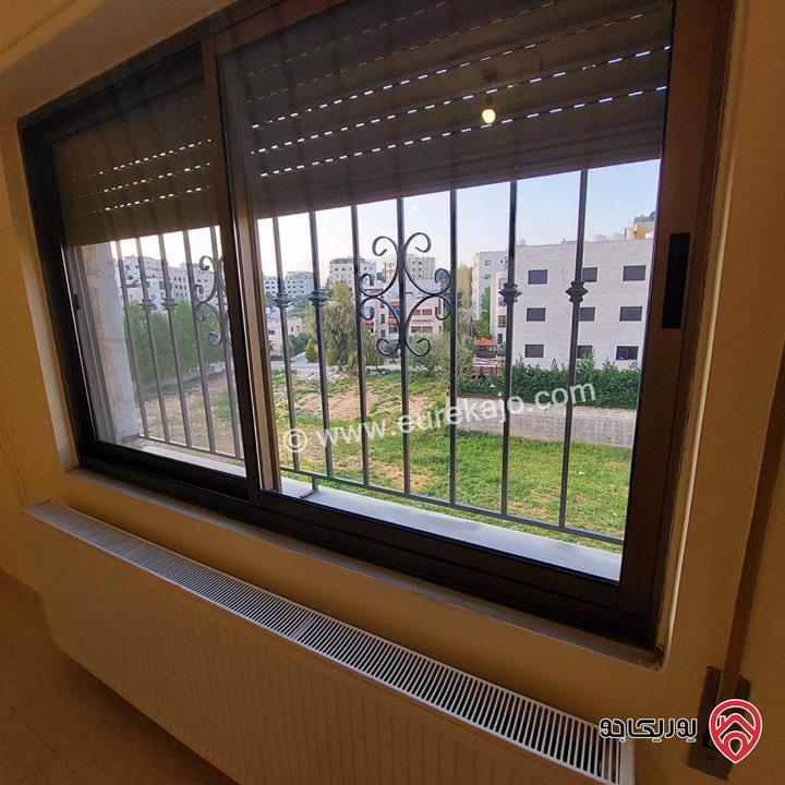 شقة طابق ثالث مع روف مساحة 200م للبيع في عمان - خلدا