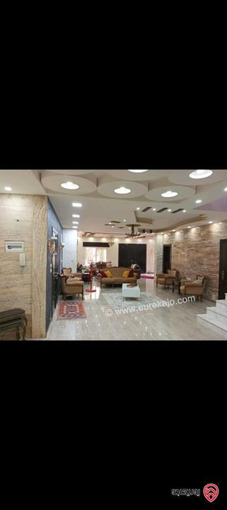 فيلا دوبلكس مساحة الارض 330م و مساحة البناء 320م للبيع في عمان - الياسمين