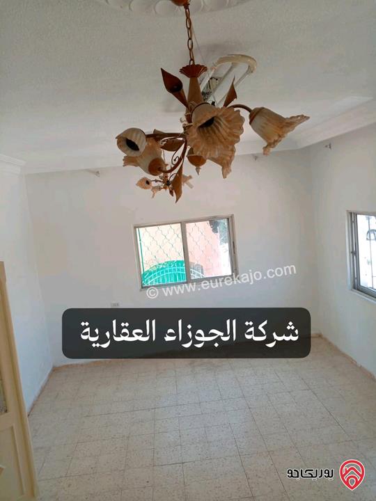 شقة فارغة مساحة 100م طابق ثاني للايجار في عمان - حي نزال شارع الدستور 