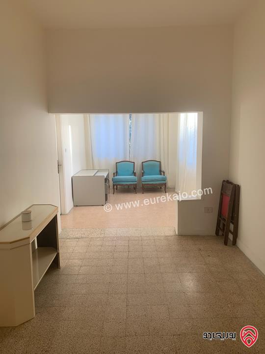 شقة طابق أول مساحة 180متر للايجار في عمان - الدوار الأول شارع الرينبو