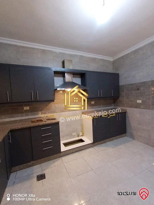 شقة فارغة طابق شبه ارضي مساحة 200م مع ترس للإيجار في عمان - ضاحية الرشيد 