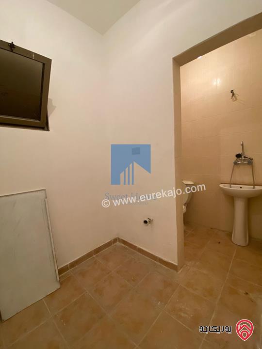 شقة أرضية مميزة  186م مع حديقة وترسات 150م للبيع في عمان - الجندويل