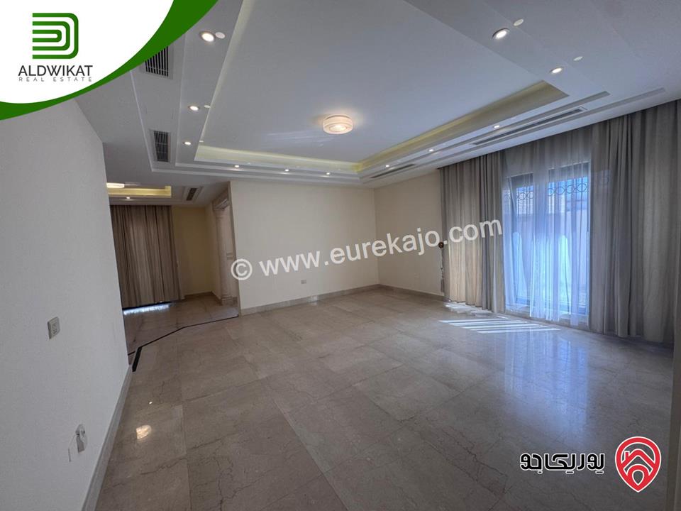 فيلا متلاصقة للبيع او للايجار في عبدون قرب الاسفاره الامريكيه مساحة الارض 500م ومساحة البناء 700م ومساحة الحديقة 200م موقع مميز واطلالة خلابة منطقة فلل واصل جميع الخدمات 