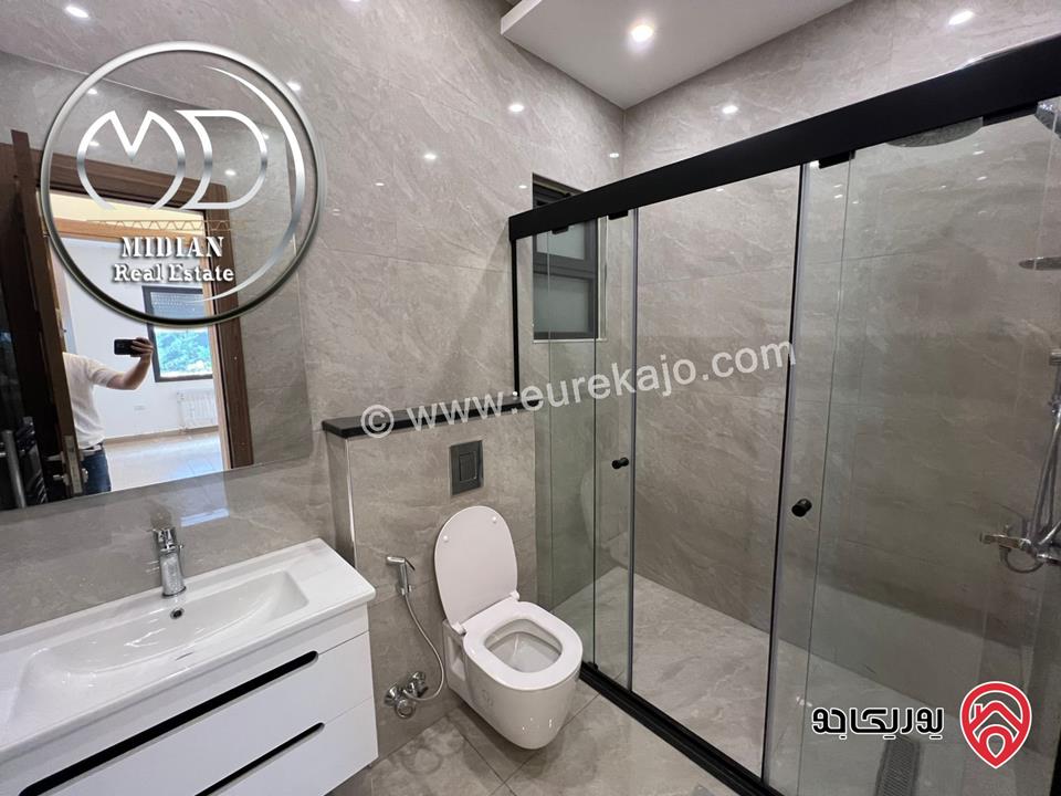 شقق فاخرة للبيع في عمان - ضاحية النخيل مساحات 225م تشطيبات وديكورات عصرية اطلالة جميلة جديدة لم تسكن