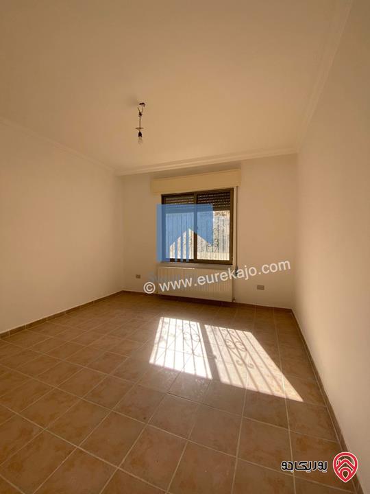 شقة أرضية مميزة  186م مع حديقة وترسات 150م للبيع في عمان - الجندويل