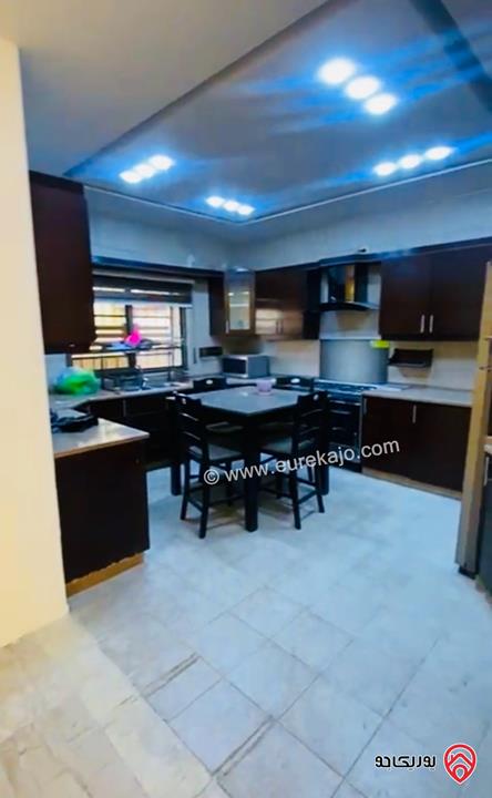 شقة طابق أرضي على مستوى الشارع مساحة 200م للبيع في عمان - خلدا 