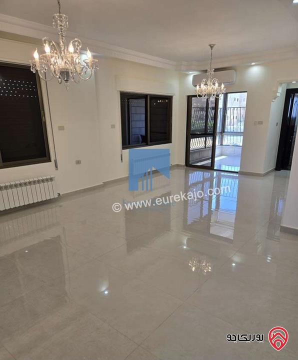 شقة طابقية مميزة للبيع في عمان - أم السماق طابق ثالث 230م مع روف 130م 