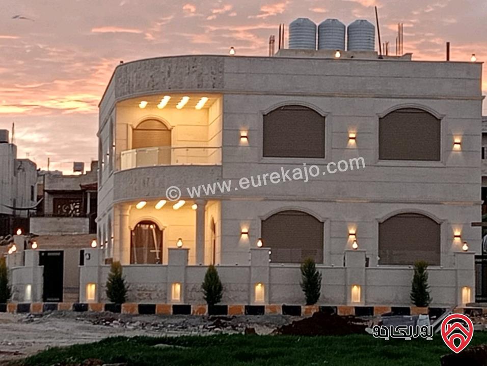 فيلا مساحة الارض 346م مساحة البناء 340م للبيع في عمان - الجويدة
