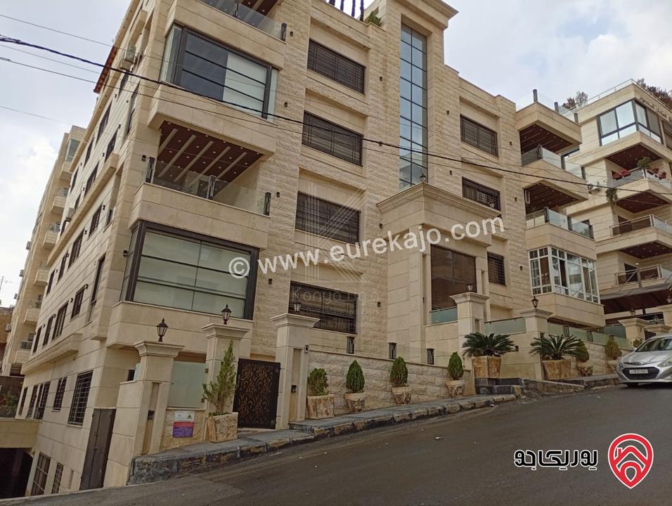 شقة فاخرة شبه أرضية مساحة 221م داخلي و 280م خارجي للبيع في عمان - على طريق المطار