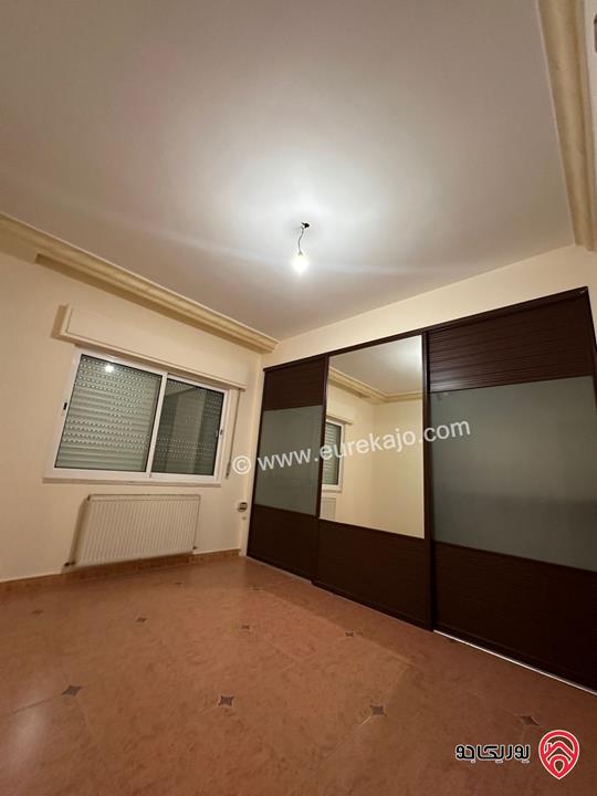 شقة طابق ثاني مساحة 220م للايجار في عمان - خلدا