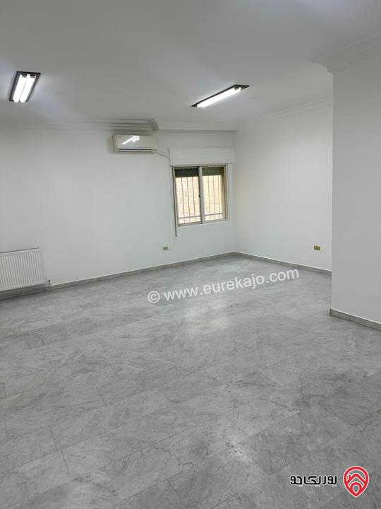 شقة طابق رابع مساحة 140م للبيع في عمان - أم اذينة