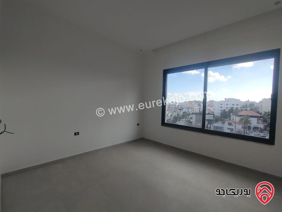 فلل متلاصقة مساحة الارض 250م مساحة البناء 500م للبيع في عمان - عبدون 