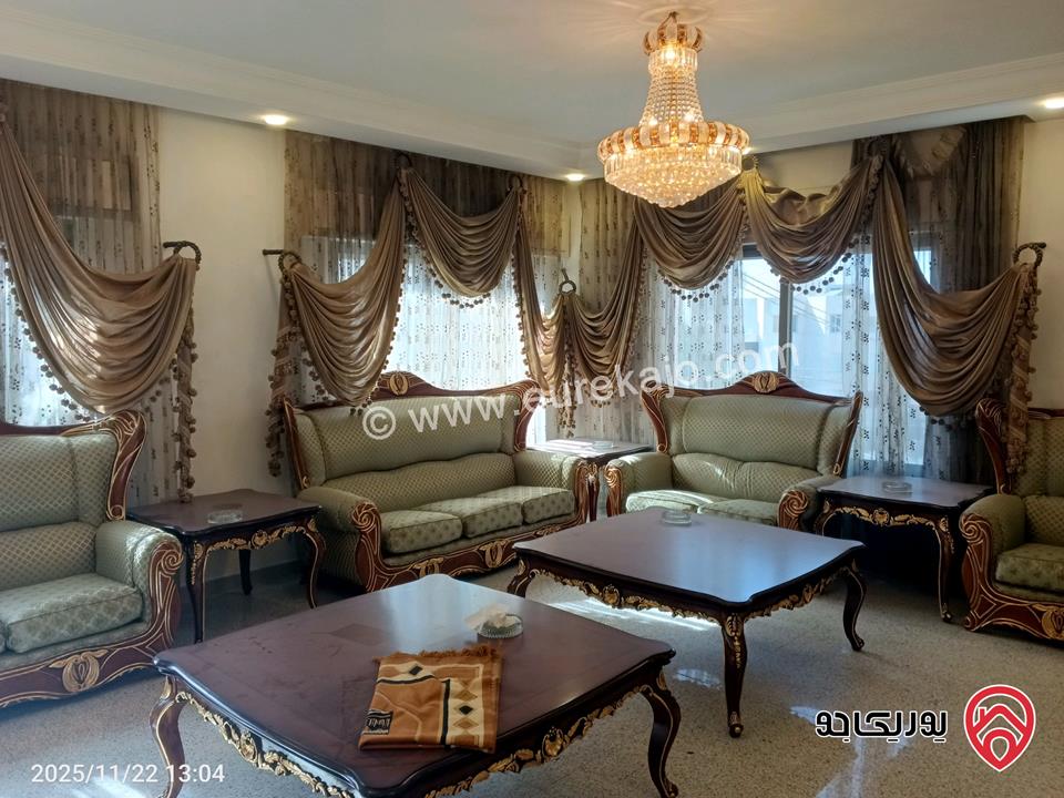 شقة طابقية مساحة 300م للبيع مفروشة في عمان - أم أذينة