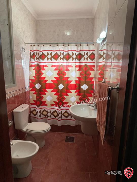 شقة أرضية مساحة 211م داخلي و 60م خارجي للبيع في عمان - طبربور