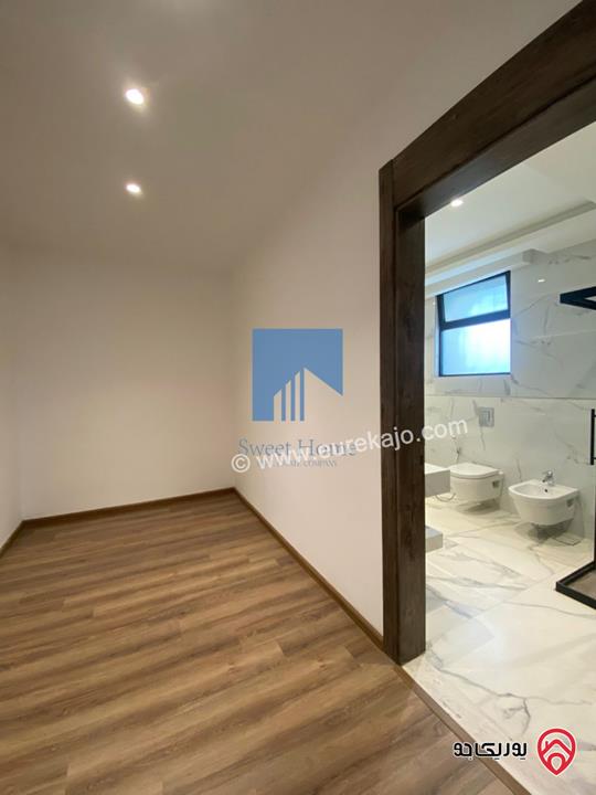 فيلا مستقلة فاخرة مساحة 700م على ارض 1 دونم و 350م للبيع في عمان - أم السماق الشمالي قرب التلاوي وخلف السنترو 