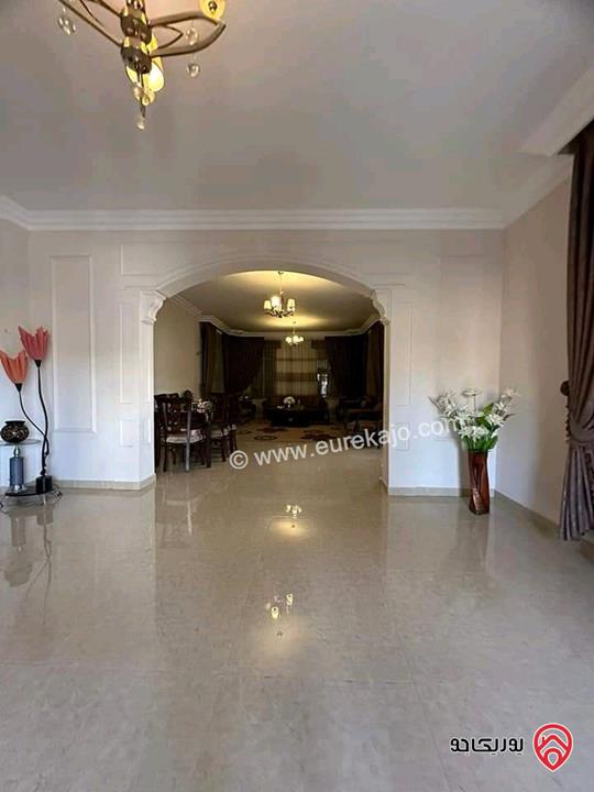 فيلا مساحة 460م على أرض 600م للبيع في الزرقاء - رجم الشوف قرب شفا بدران 