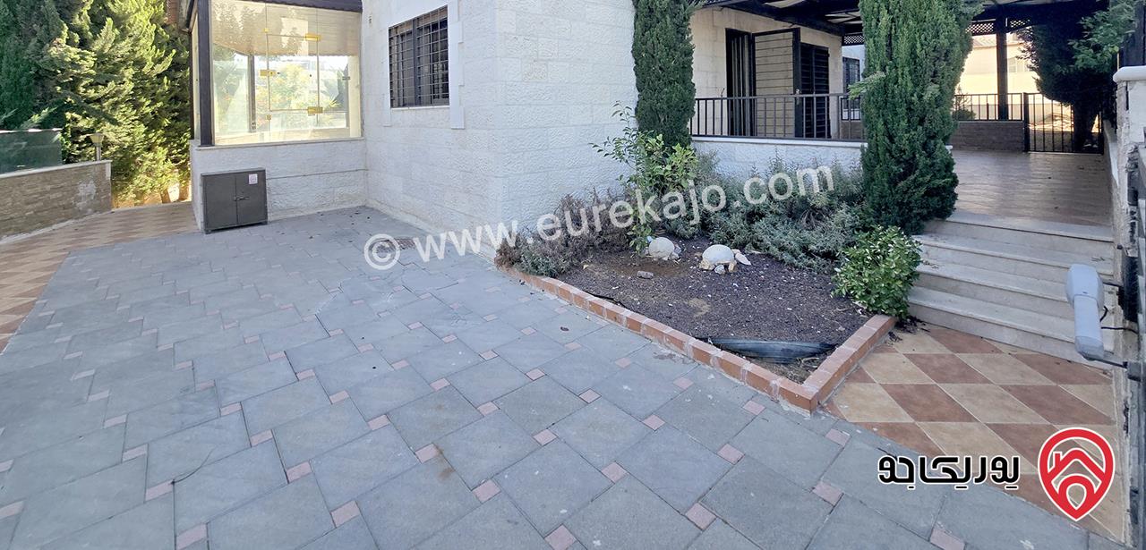 شقة ارضية طابقية مساحة 250م مع حديقة كبيرة 300م و كراج و مدخل خاص للايجار في عمان - عبدون