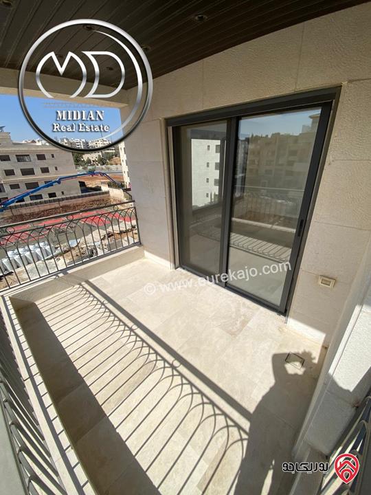 شقة دوبلكس جديدة فارغة للايجار في عمان - ضاحية النخيل طابق اخير مع روف مساحة 250م مع تراسات تشطيبات و ديكورات عصرية فاخرة