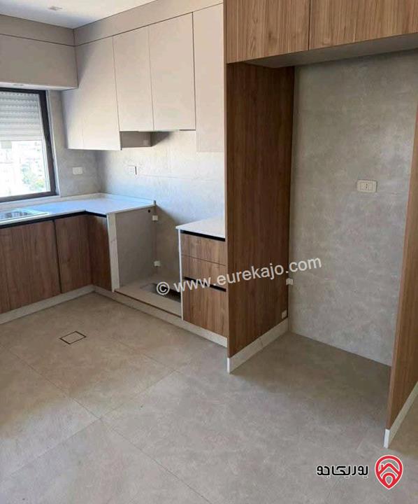 شقة فارغة طابق ثالث مساحة 130م للايجار في عمان - ام السماق 