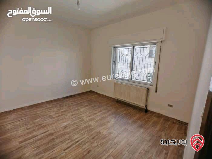 شقة فارغة مساحة 120م طابق أول للايجار في عمان - ام السماق 