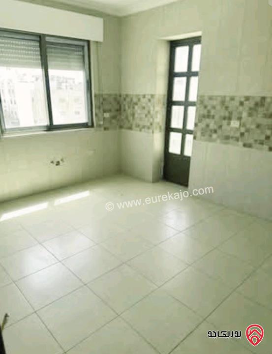 شقة فخمة طابق اخير مع روف مساحة 220م وترس 40م للبيع في عمان - الرابية 