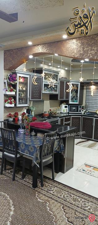 شقة طابق أول فني مساحة 150م للبيـع في الزرقاء - جبل طارق