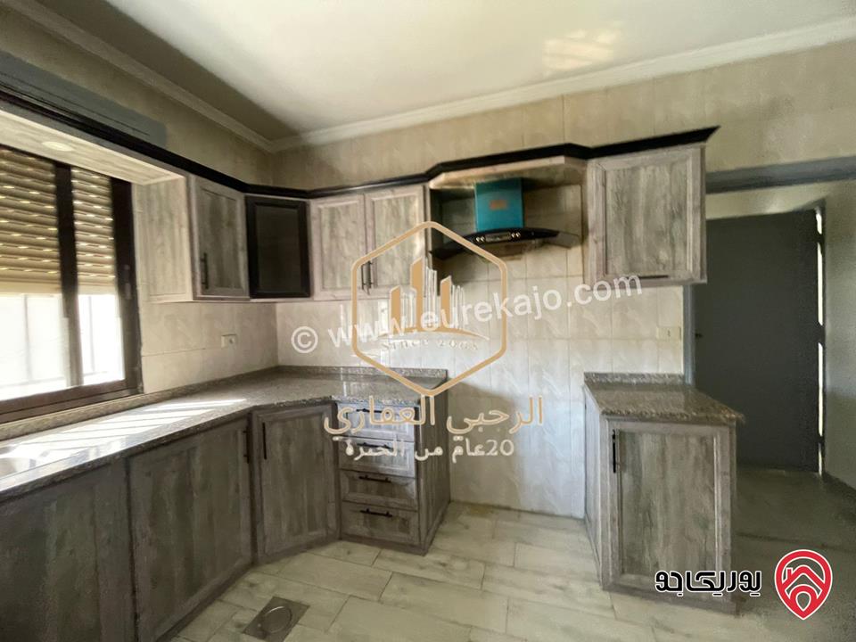 شقة مجددة بالكامل طابق ثالث مساحة 150م للايجار الفارغ في عمان - الشميساني 