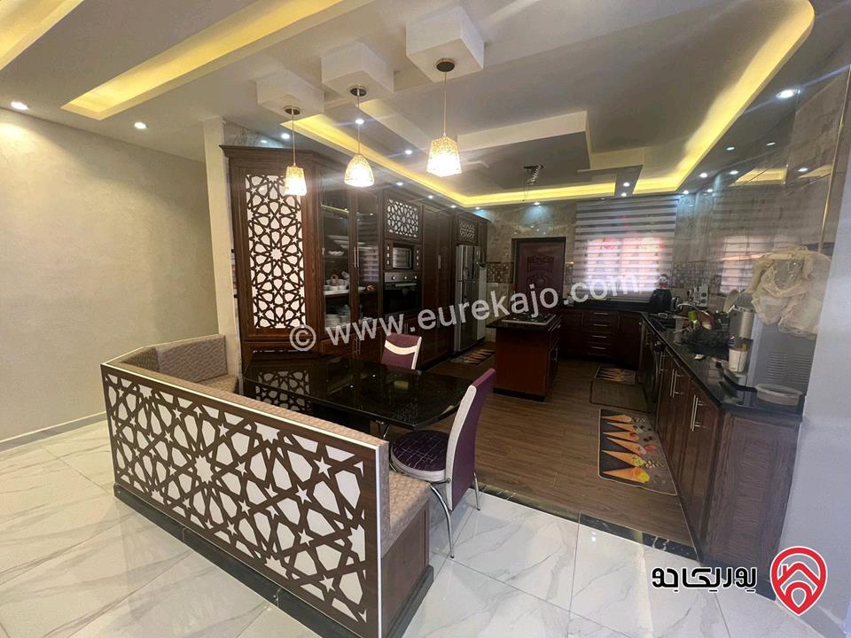 منزل مساحة 498م على أرض 500م للبيع في الزرقاء بعد ضاحية الاميرة هيا مقابل حي نصار خلف النبعة بالقرب من اكاديمة جنى دان