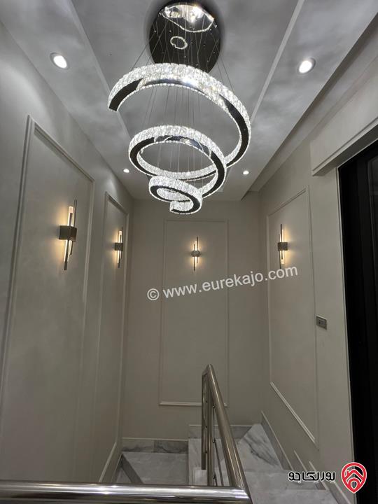 شقة فاخرة جديدة طابق ثالث دوبلكس مساحة 230م للبيع في عمان – خلدا