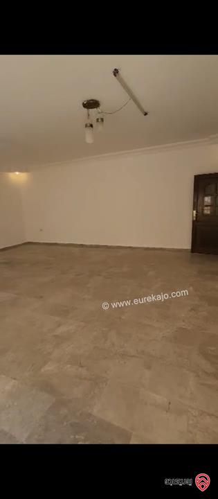  شقه مميزه للايجار في عمان - شارع الجامعة – خلف فندق الفنار الطابق شبه ارضي مساحه الشقه الداخلي 200م  السعر المطلوب 4000 سنوي