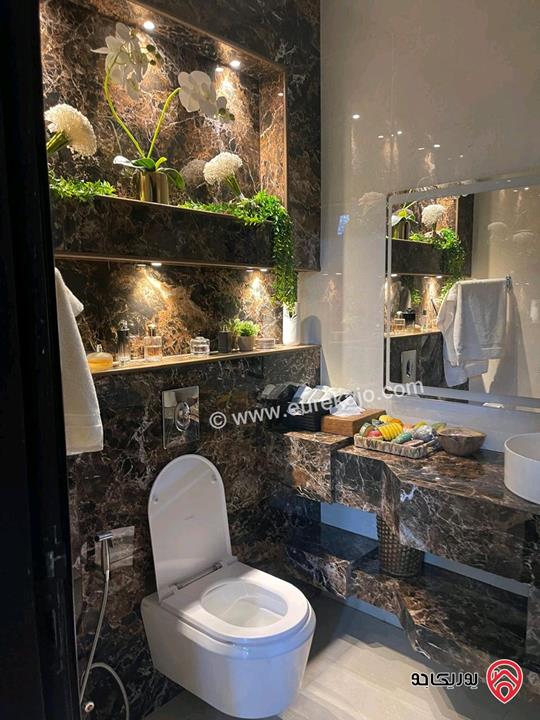 شقة طابق ثالث دوبلكس مساحة 370م للبيع في عمان - الرابية 