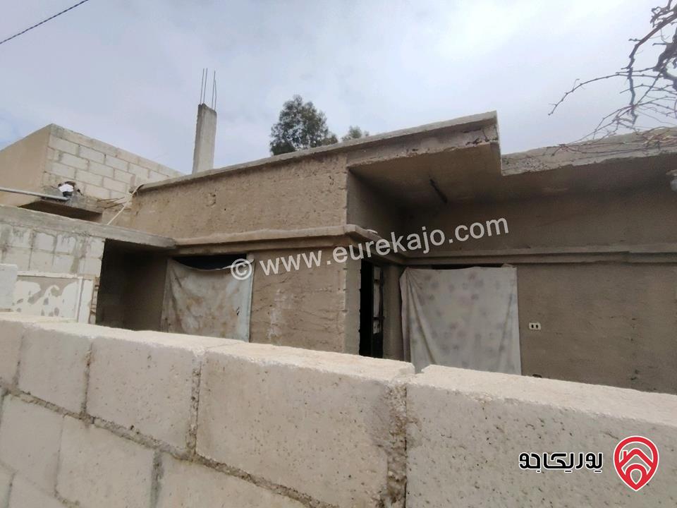 اربع شقق ارضية مساحتهم من 140م - 160م على أرض 1 دونم للبيع في المفرق 