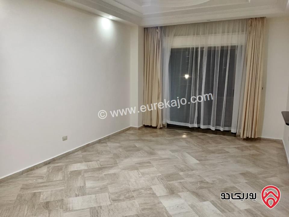 شقة أرضية فاخرة مساحة 300م داخلي و 300م خارجي للايجار في عمان - عبدون