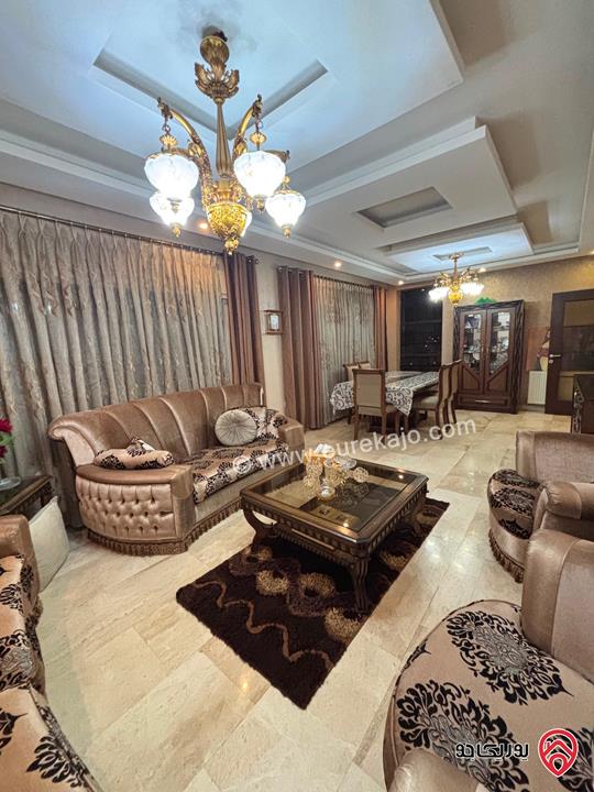 شقة طابق ثالث مساحة 210م للبيع في عمان - البنيات/طريق المطار 