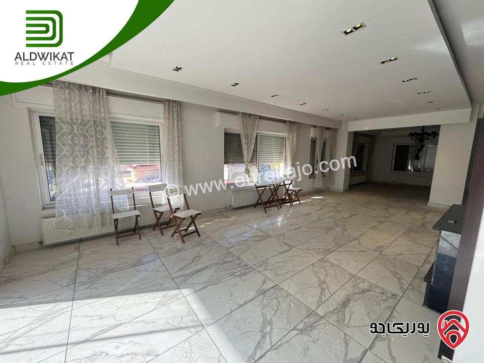 شقة طابق ثاني طابقية للبيع في عمان - دير غبار مساحة 265م ومساحة الترس 10م موقع اطلالة