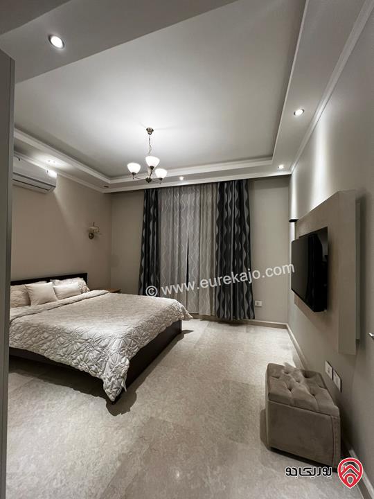 شقة فاخرة مفروشة أرضية مساحة 150م داخلي و 30م خارجي للإيجار في عمان - خلدا