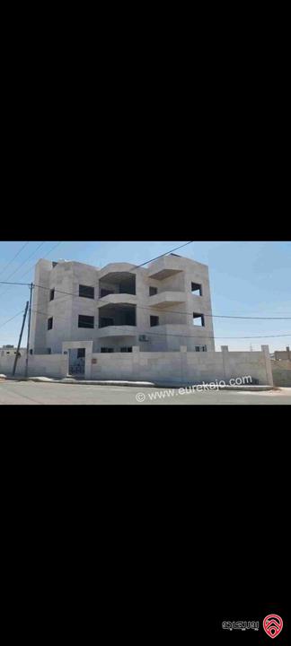 عمارة بتصميم فيلا تصلح لعائلة مساحة 780م على أرض 514م للبيع في عمان - مرج الحمام