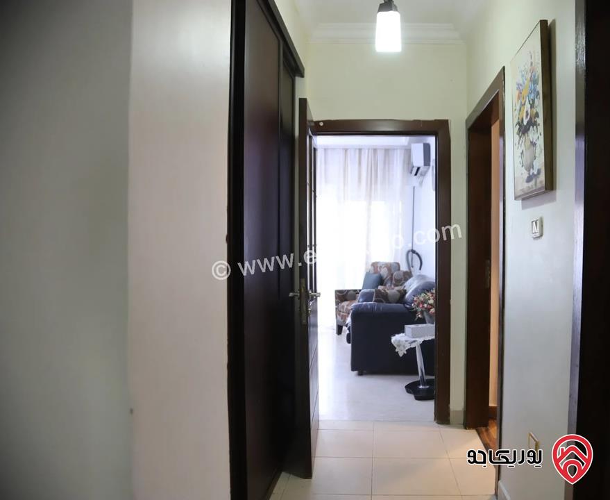 شقة فاخرة مساحة 242م طابق ثالث للبيع في عمان - خلدا